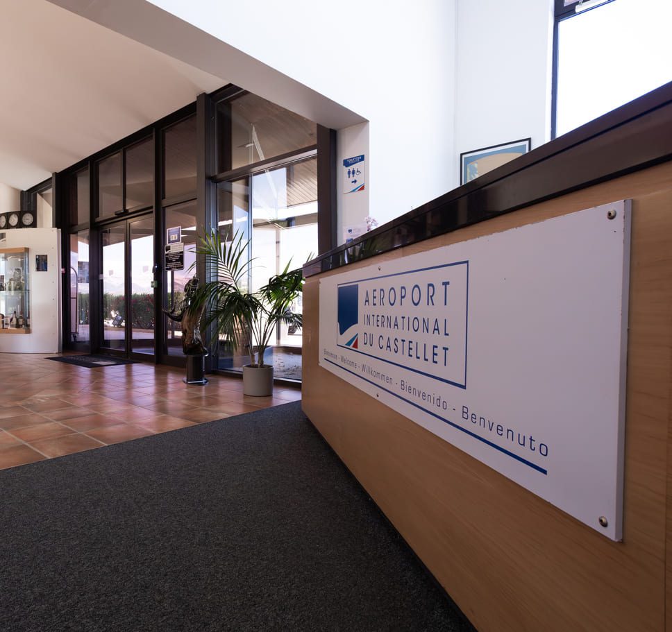 Accueil de l'Aéroport International du Castellet