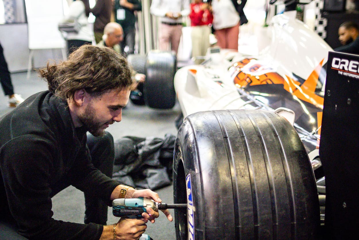 Personnes participant au PITSTOP Challenge au Circuit Paul Ricard